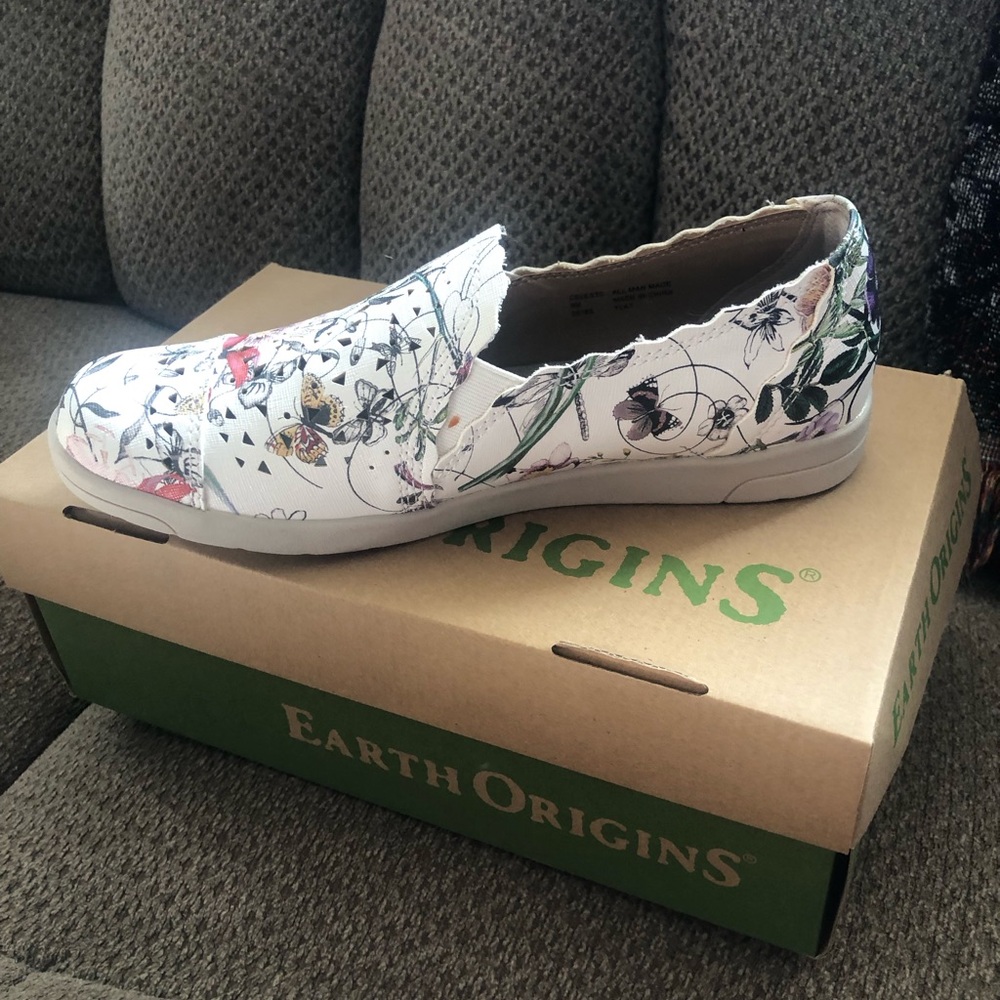 Earth Origins Women's Floral Loafers - White and Pink